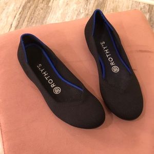 Black Rothy’s flats
